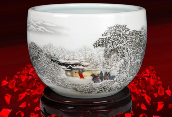 张松茂《三顾茅庐》雪景粉彩
